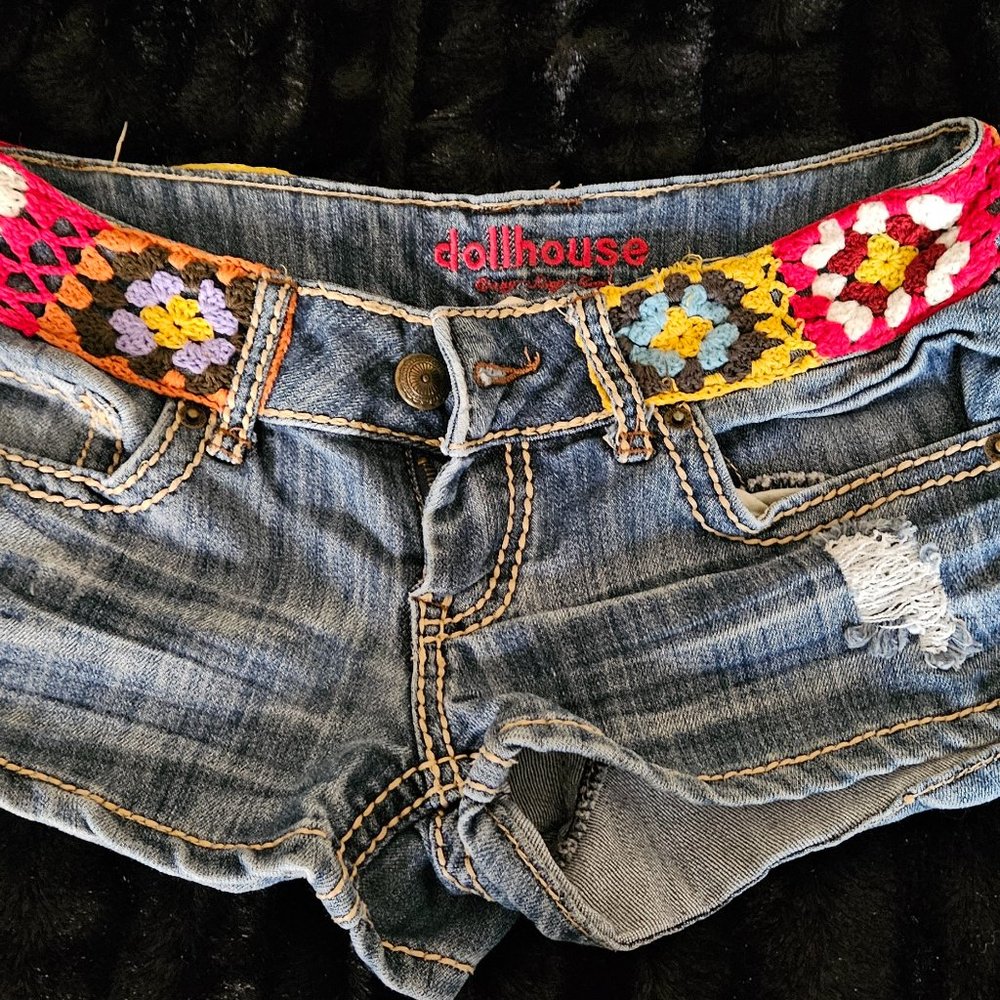 DOLLHOUSE JEAN SHORTS WITH CROCHET BELT SIZE 3